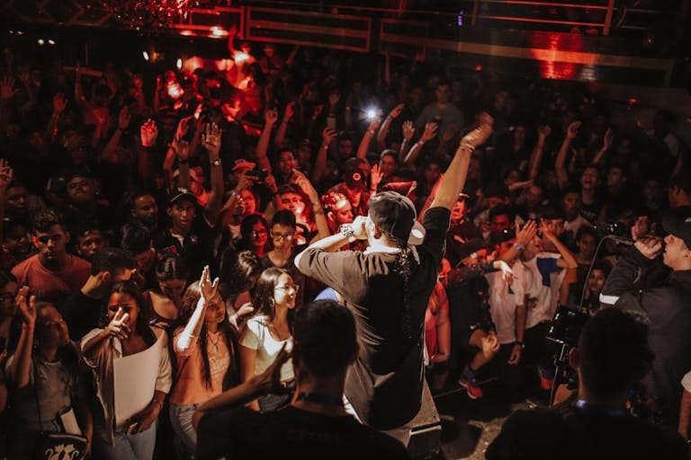 Cómo Abrir una Discoteca en República Dominicana: Guía Legal